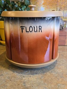 Excellent Vintage Condition Canister Set